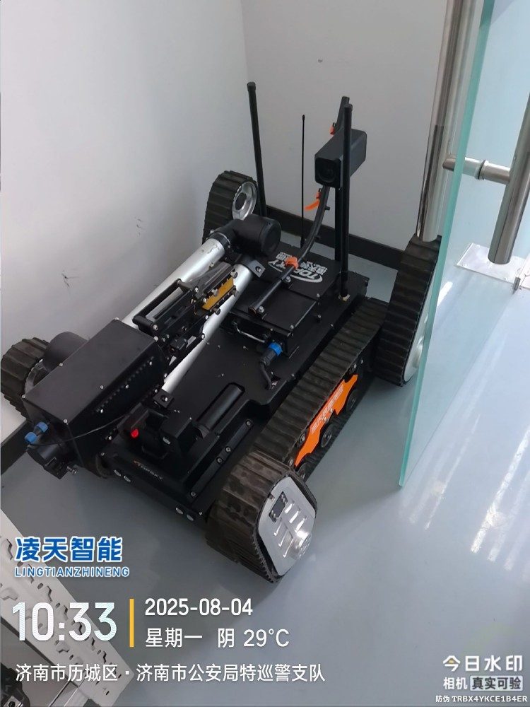 1762154996318648.jpg 雙擺臂排爆機器人驗收.jpg